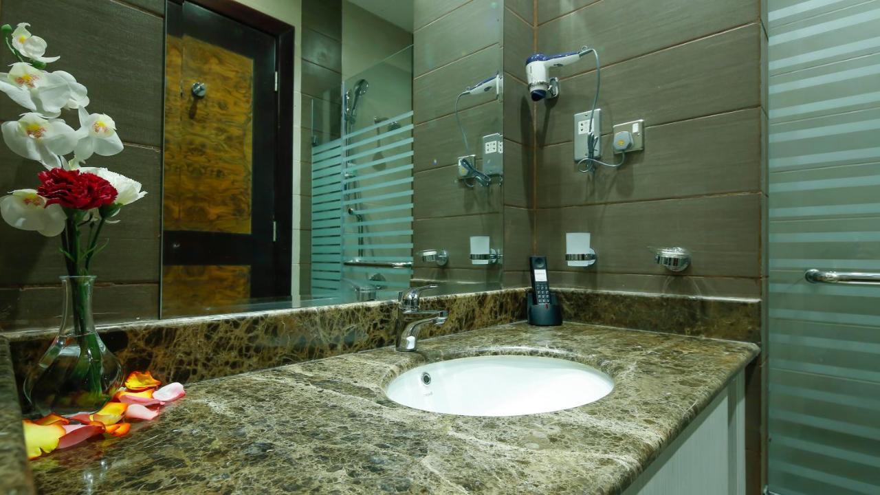 The Castle Premium Hotel Doha Kültér fotó